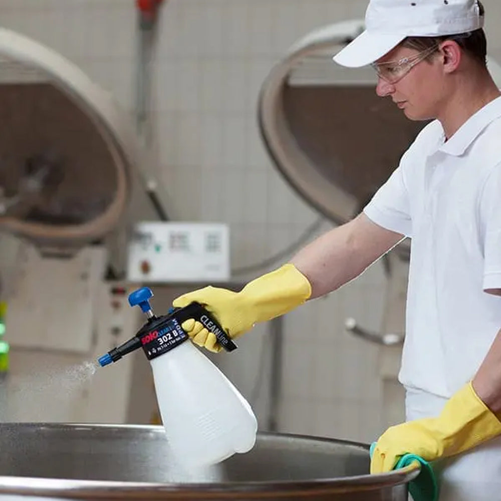 Solo Cleanline 1 Litre Alkaline Manual Pressure Sprayer