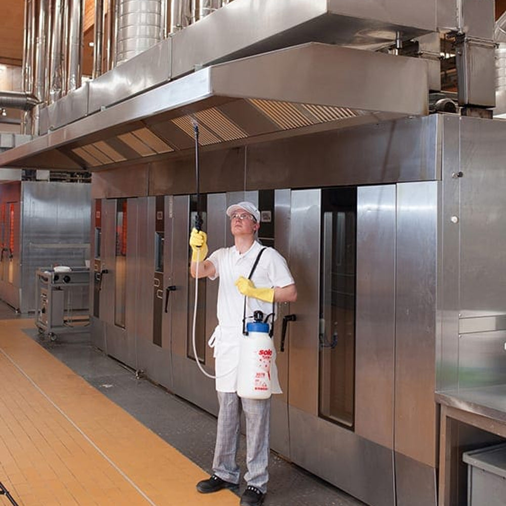 Solo Cleanline 7 Litre Alkaline Manual Pressure Sprayer